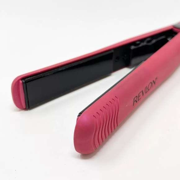 REVLON Straightener - Picture 3 of 5